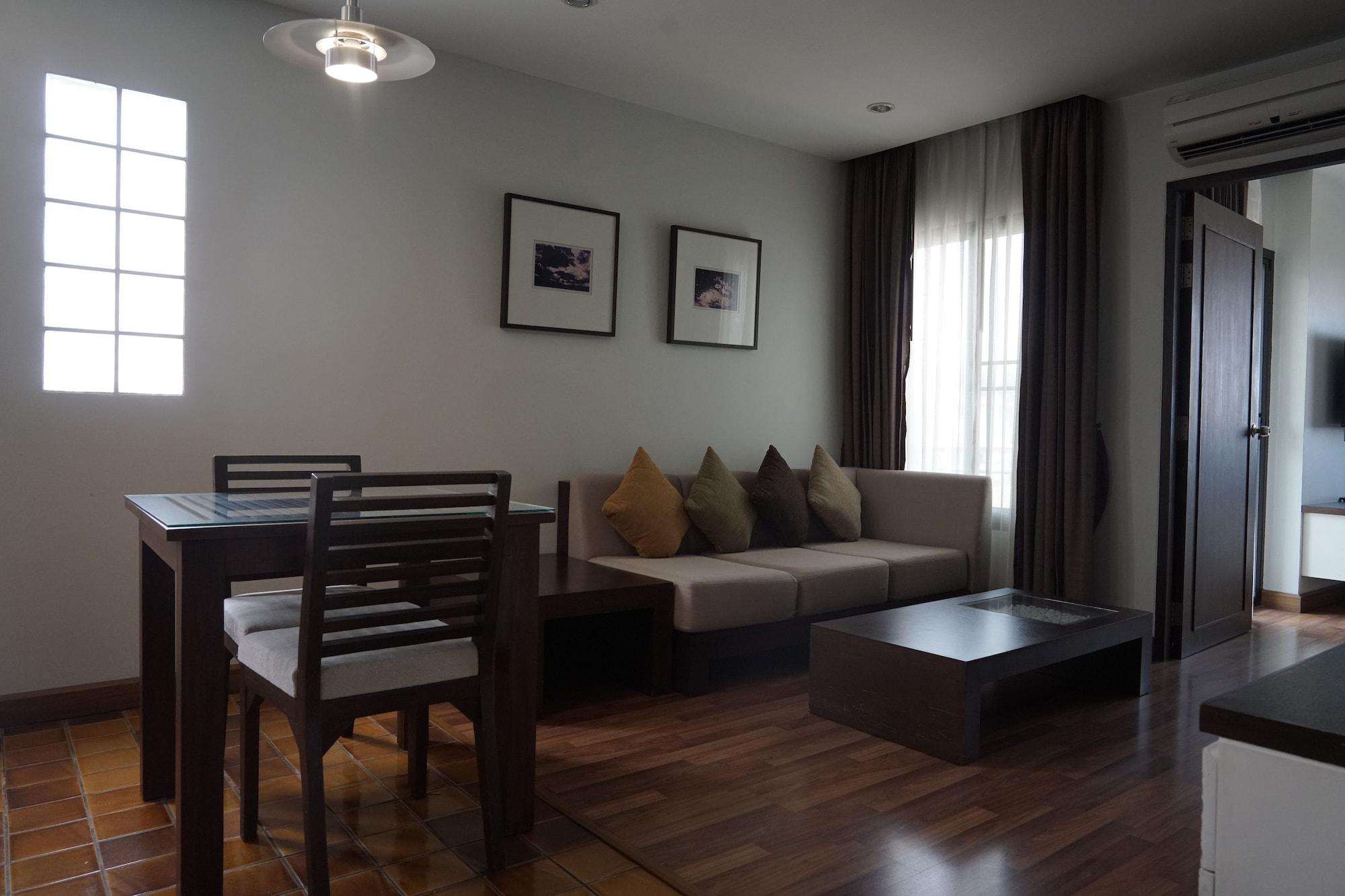 Apartahotel The Grand Napat