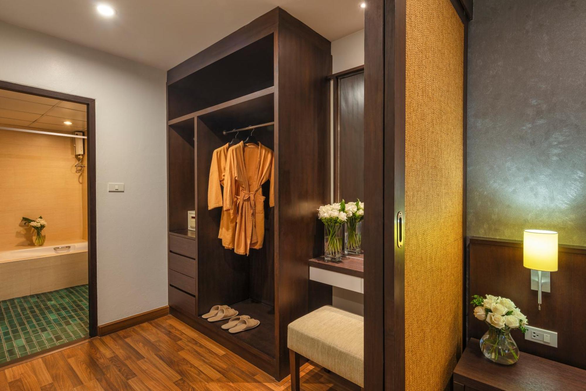 Apartahotel The Grand Napat